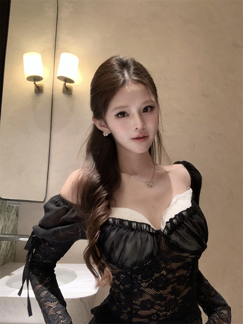 Women Off-Shoulder Lace Layered Top Palace Style Slim Waist - Image 2