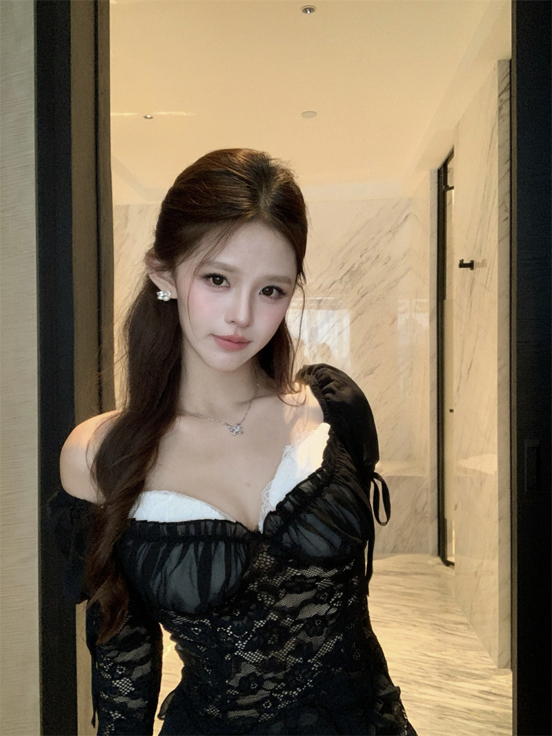 Women Off-Shoulder Lace Layered Top Palace Style Slim Waist - Image 3