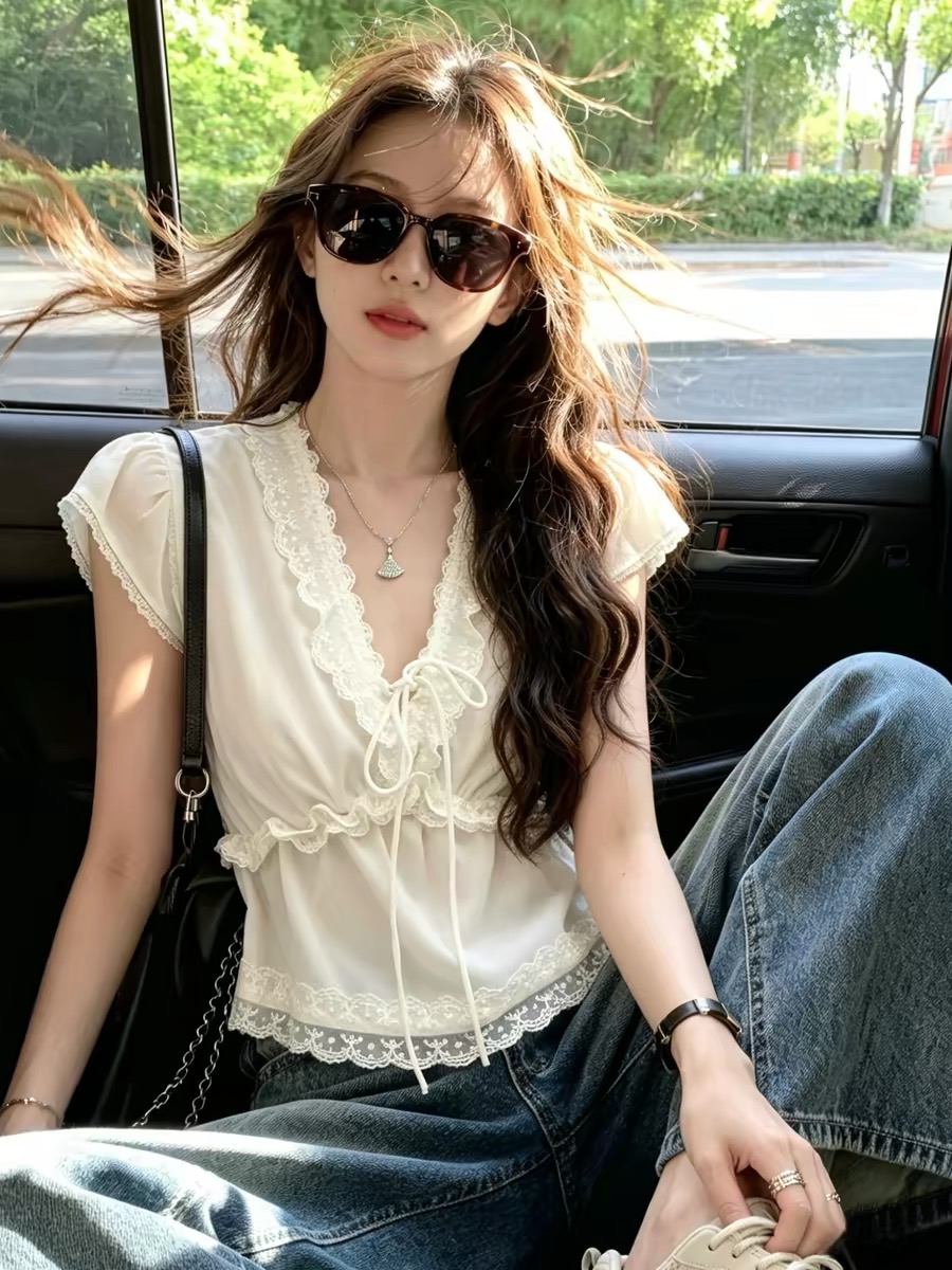 French Chiffon Short Sleeve Blouse for Women V Neck Lace Trim Slimming Fit Summer Top