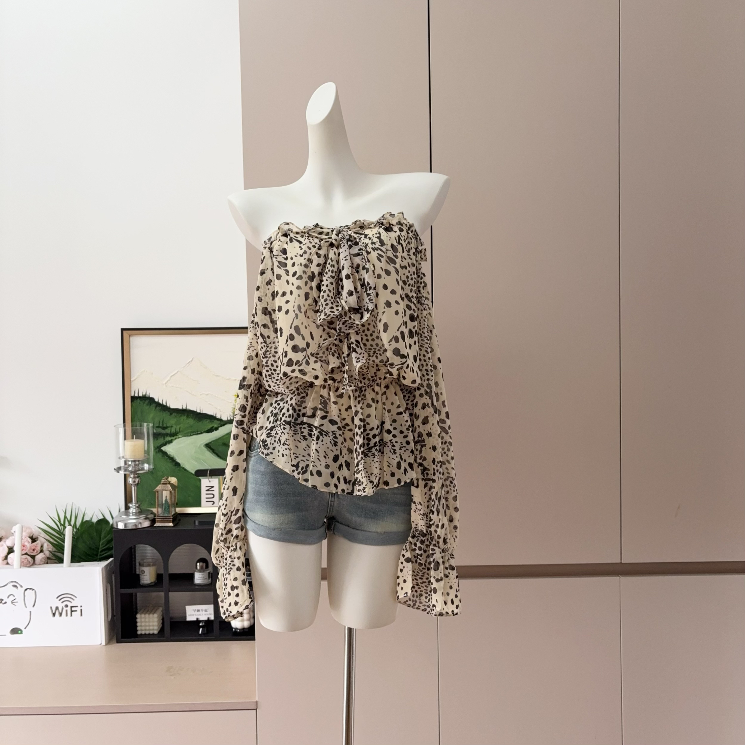 Leopard Print Chiffon Top Women 2026 Off-Shoulder Loose Slimming Long Sleeve Lightweight Sexy Design Top - Image 3