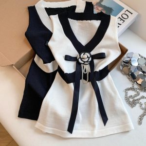 French Color-Block V-Neck Sleeveless Knit Tank Top with 3D Floral Detail Slimming Summer Women's Top