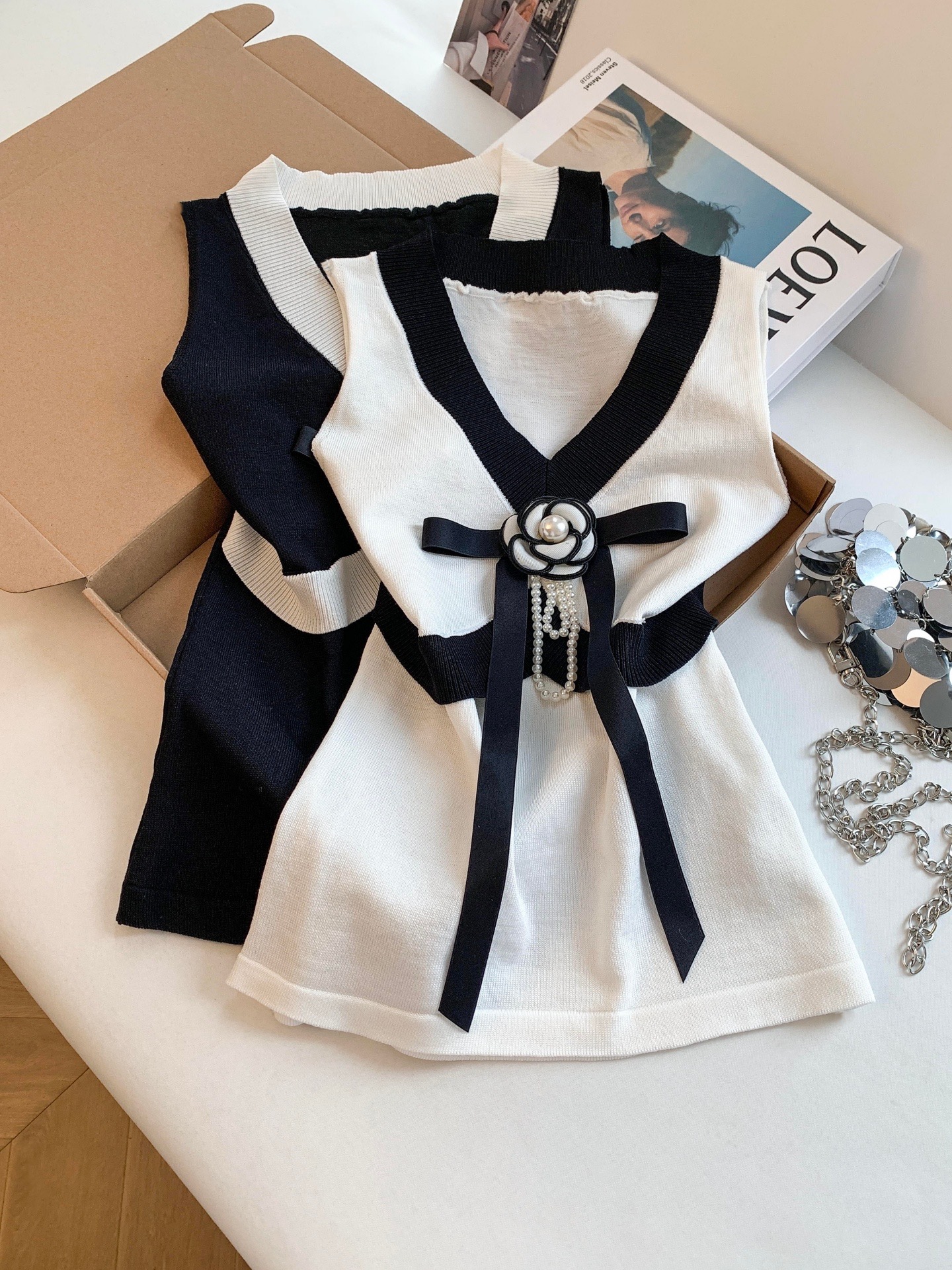 French Color-Block V-Neck Sleeveless Knit Tank Top with 3D Floral Detail Slimming Summer Women's Top