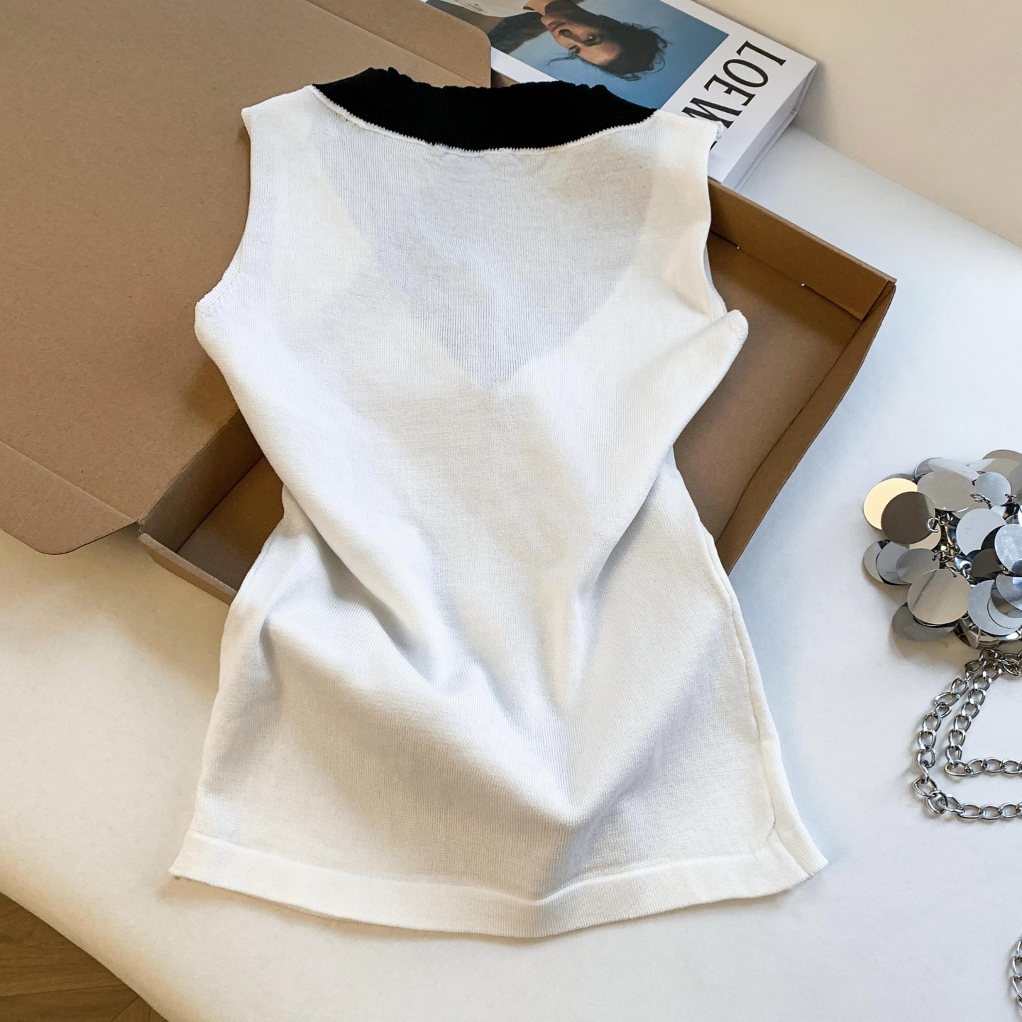 French Color-Block V-Neck Sleeveless Knit Tank Top with 3D Floral Detail Slimming Summer Women's Top - Image 5