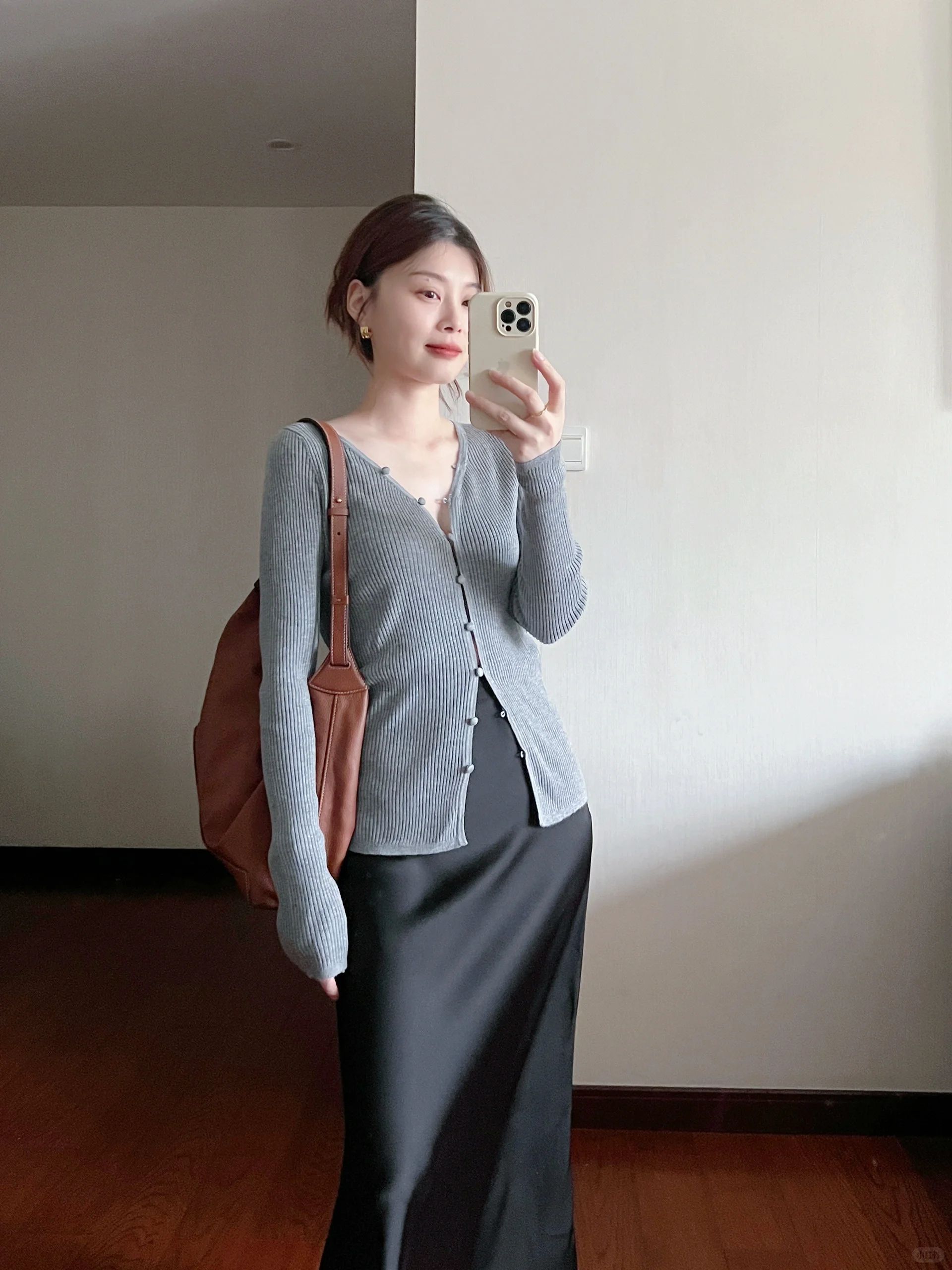 Gray Button Slit Knit Sweater Women's Early Autumn Winter Thin Design - Image 4
