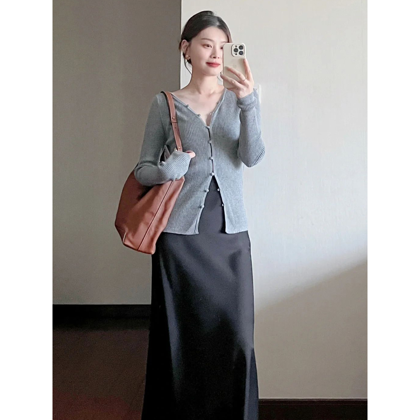 Gray Button Slit Knit Sweater Women's Early Autumn Winter Thin Design - Image 5