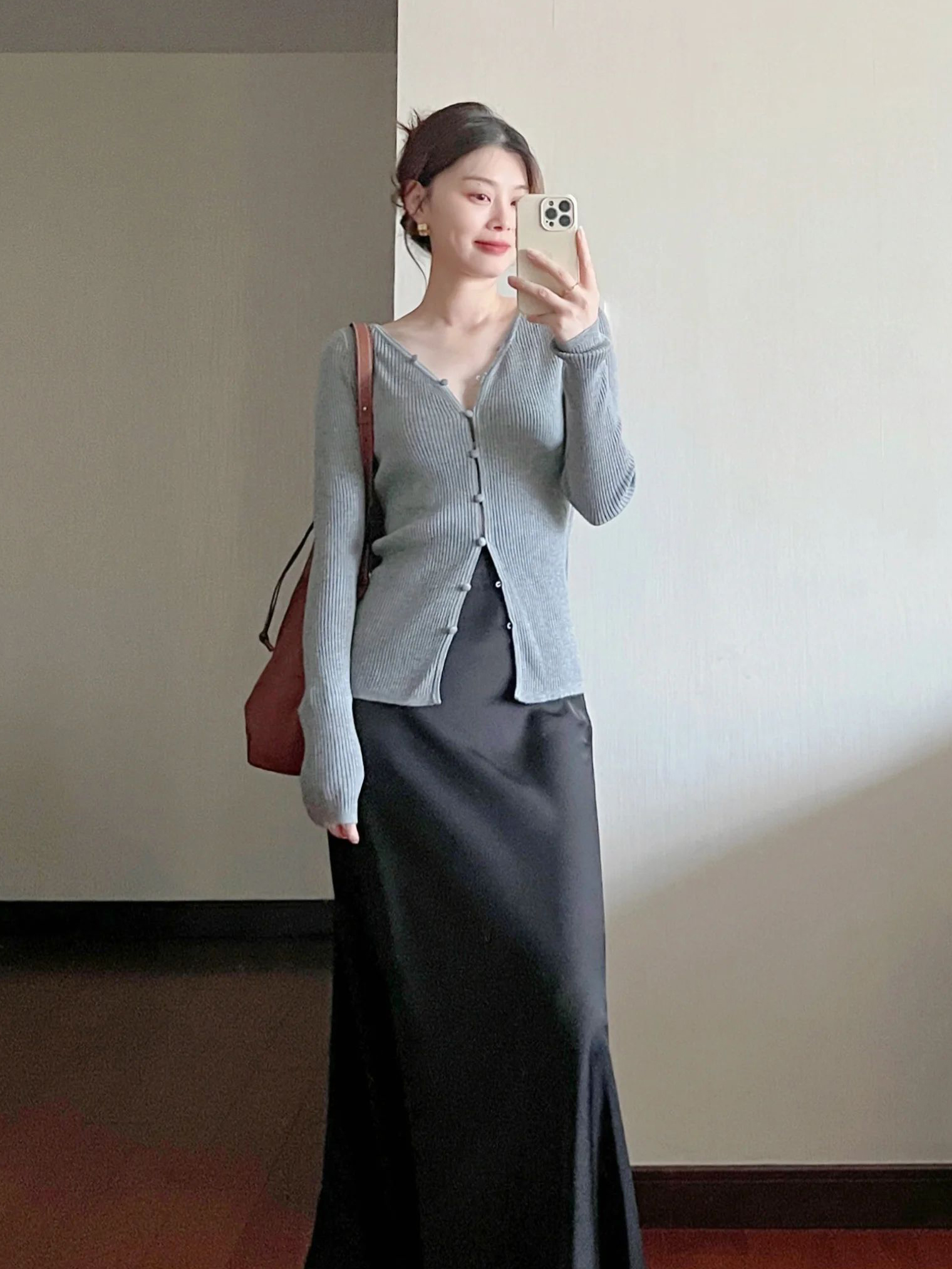 Gray Button Slit Knit Sweater Women's Early Autumn Winter Thin Design - Image 3