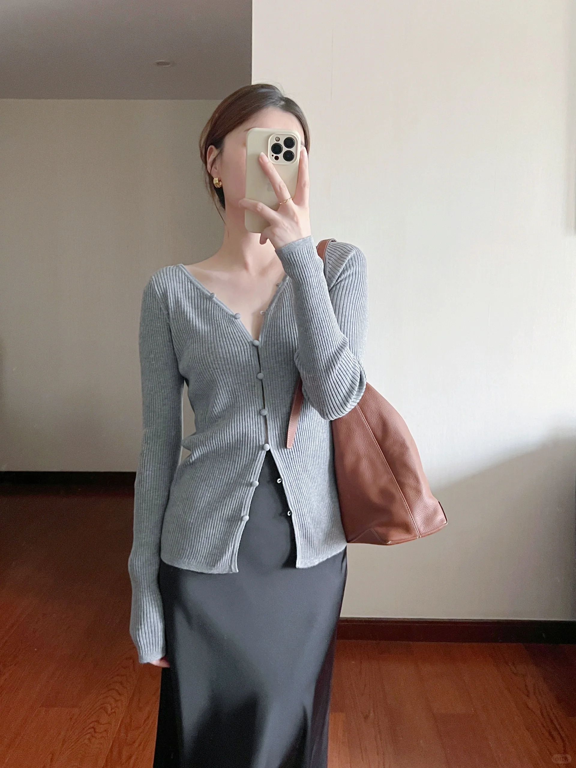Gray Button Slit Knit Sweater Women's Early Autumn Winter Thin Design - Image 2