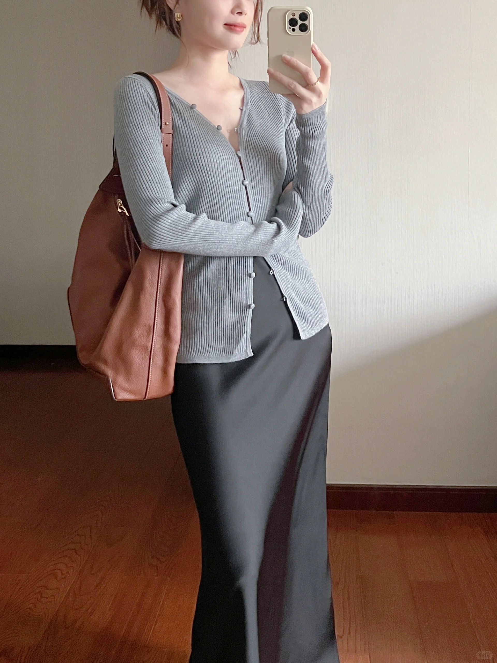 Gray Button Slit Knit Sweater Women's Early Autumn Winter Thin Design