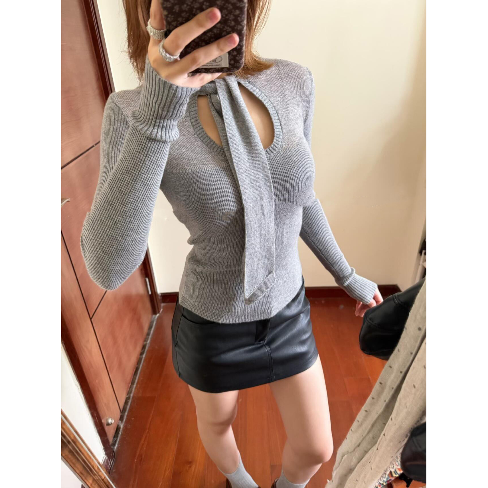 Semi-Sheer Knotted Slimming Knit Top for Women - Fall 2026 - Image 5