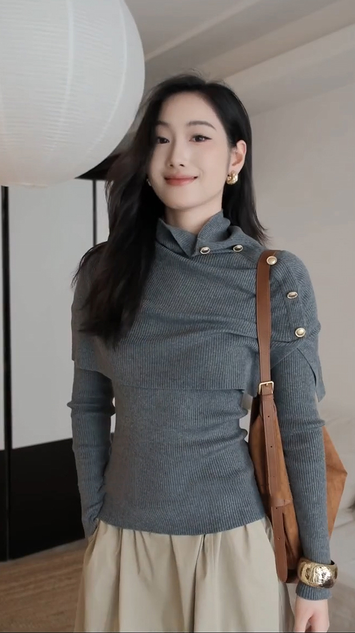 Women's Gray Two-Piece Knit Sweater Set with Irregular Cape - Image 3